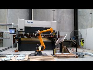 Robotika CNC Prentsarako balazta Robotika flexio zelularra sistemara